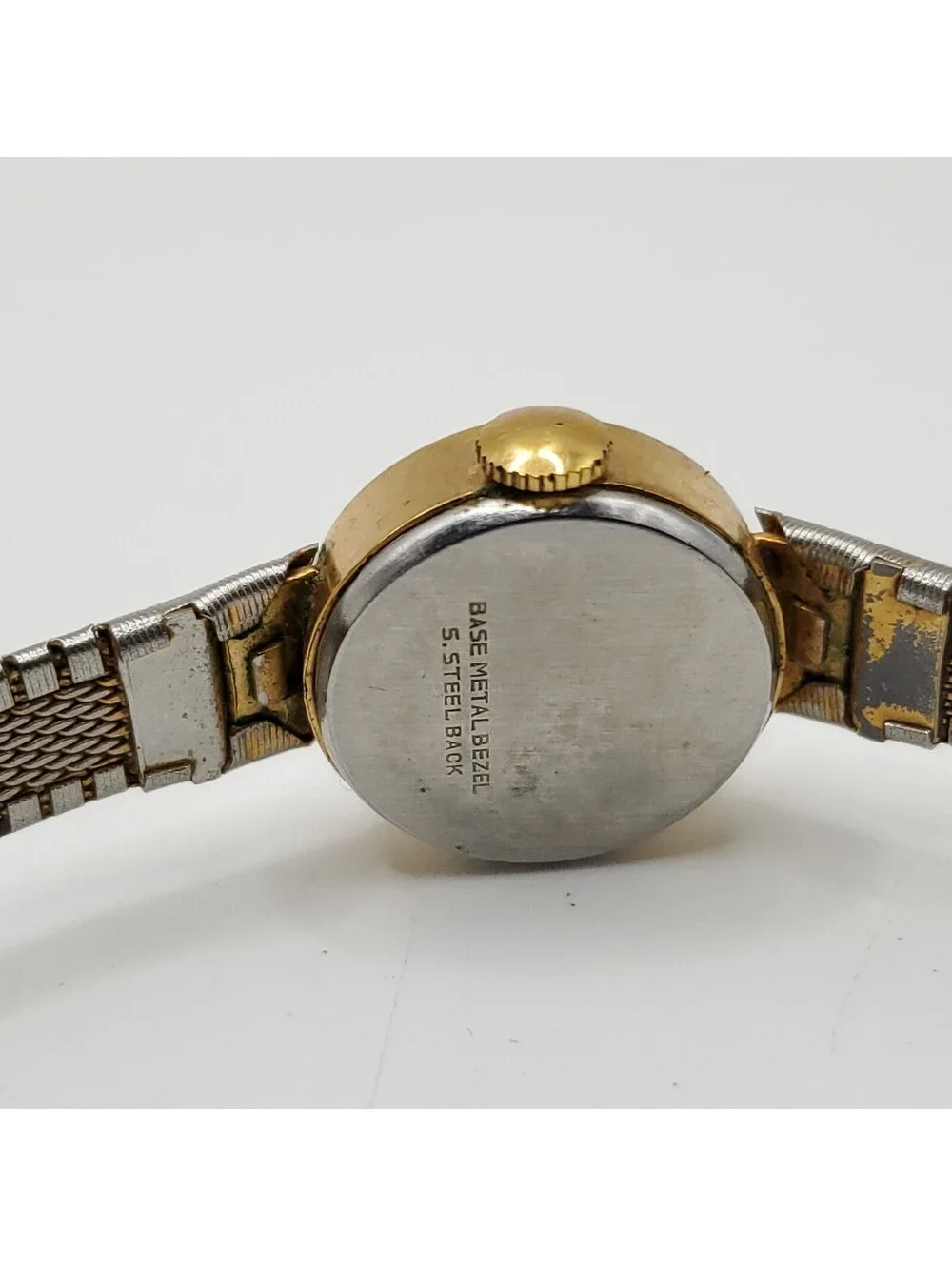 Vintage Timex Mechanical Gold Tone Adjustable Band Womens Watch 17mm Running